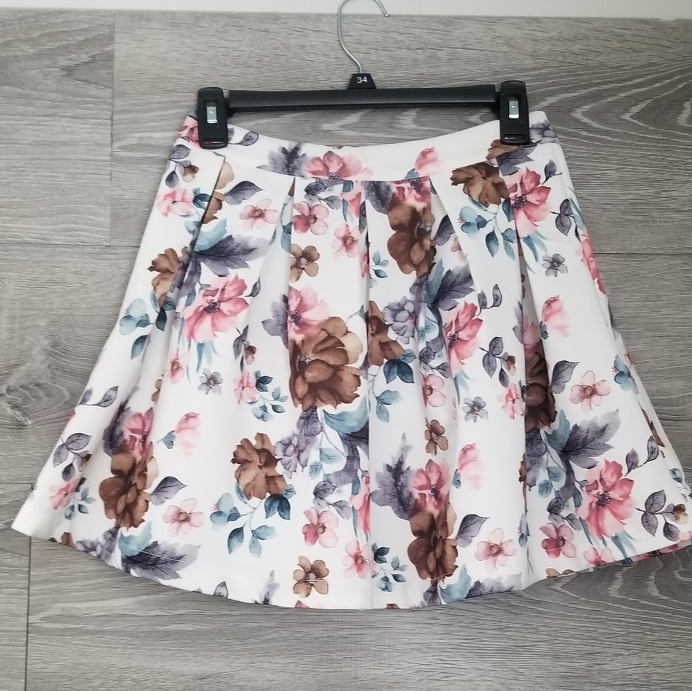 $2/30 Nameless Floral Skater Skirt